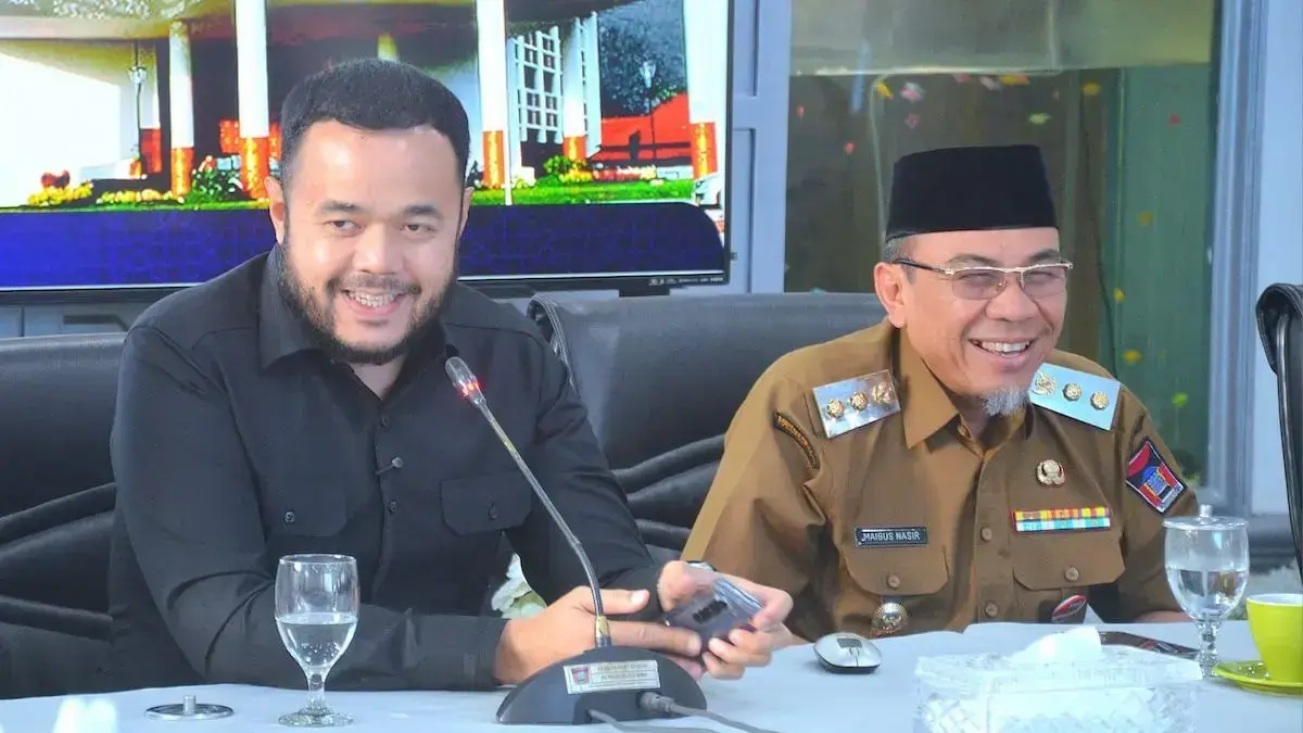 Wako Fadly Amran dan Wawako Maigus Nasir bertemu dengan operator Trans Padang. (dok. Prokopim)