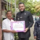 Wako Fadly Amran serahkan dana operasional triwulan 1 di tiga kecamatan. (dok. Prokopim)