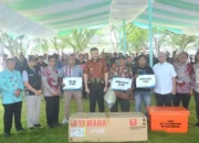 Wako Fadly Amran Serahkan Bantuan Sarana Tangkap Ikan untuk Nelayan di Padang