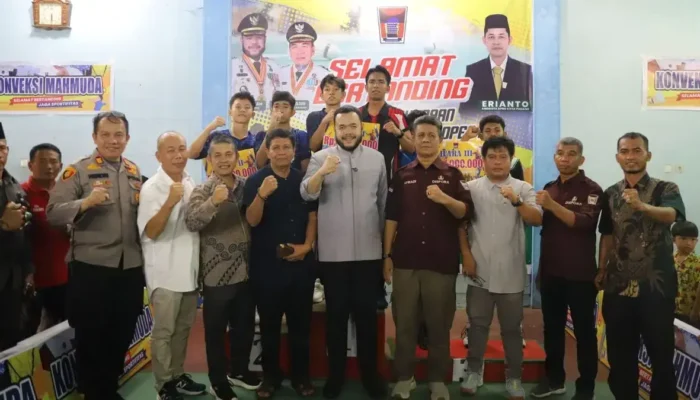 Wako Fadly Amran Tutup Kejuaraan Bulutangkis Kota Padang