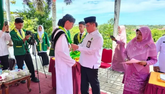 Cetak Generasi Qur’ani, MAN Kota Pariaman Wisuda 63 Penghafal Al-Qur’an