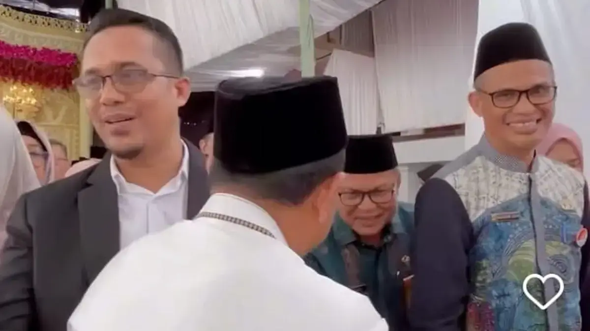 Yohanes Wempi (penulis) hadir di baralek anak Gubernur. (dok. tangkapan layar)