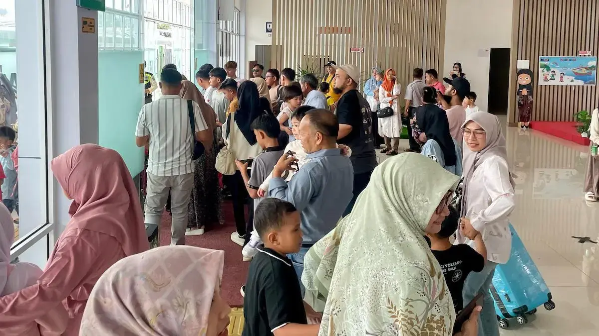 Antrean penumpang kereta api di Stasiun Padang saat angkutan Lebaran. (dok. Humas KAI)