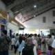 Antrian penumpang kereta di Stasiun BIM. (dok. Humas KAI)