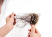 Rambut Rontok Saat Keramas, Apakah Normal? Ini Penjelasan Medisnya