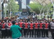 Amankan 12 Pendemo di Halaman Mapolda Sumbar, Polisi Beberkan Alasan Ini