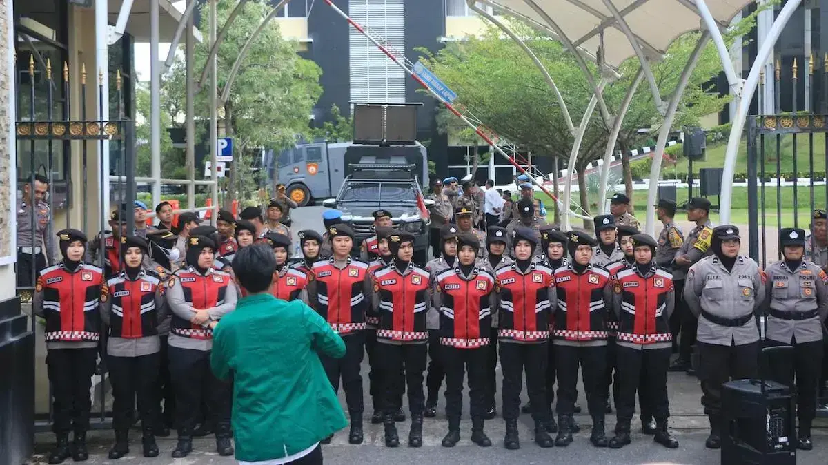 Pengamanan aksi unjuk rasa di depan Mapolda Sumbar. (dok. Bidhumas Polda Sumbar)