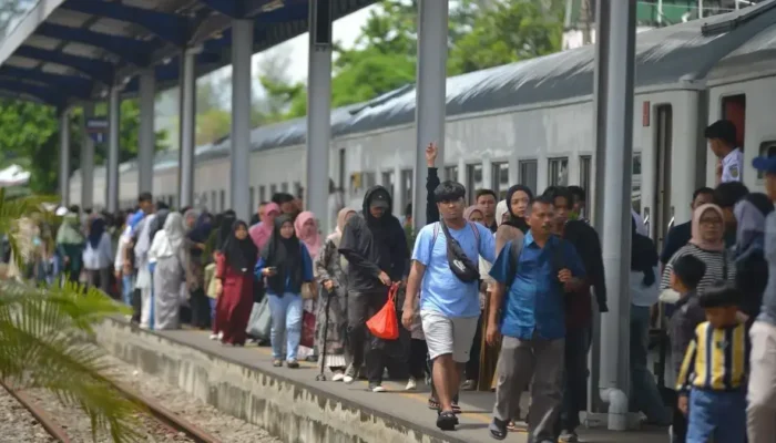 Tetap Digemari! KA Pariaman Ekspres Jadi Primadona Saat Libur Sekolah