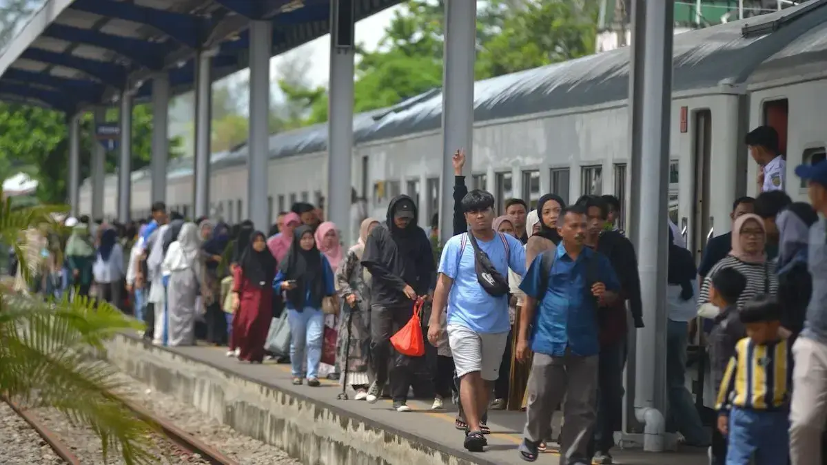 Penumpang kereta api Pariaman Ekspress saat libur Lebaran membludak. (dok. Humas KAI)