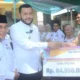 Penyerahan honor guru TPA di Kecamatan Padang Barat. (dok. Prokopim)