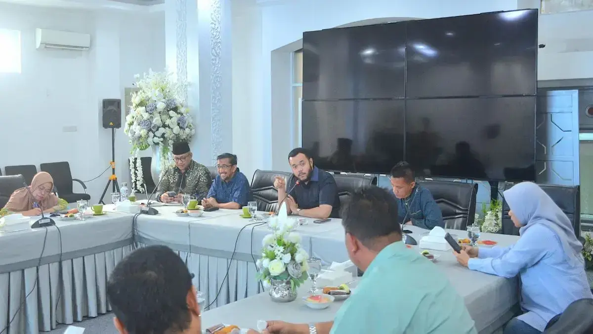 Pertemuan Wako Fadly Amran dengan pimpinan Unand terkait pengelolaan sampah. (dok. Prokopim)