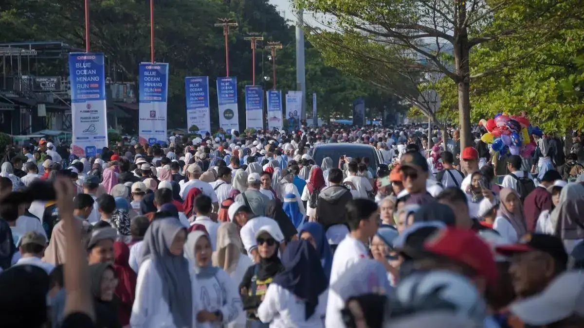 Peserta fun walk Blue Ocean Minang Run 2025. (dok. Prokopim)