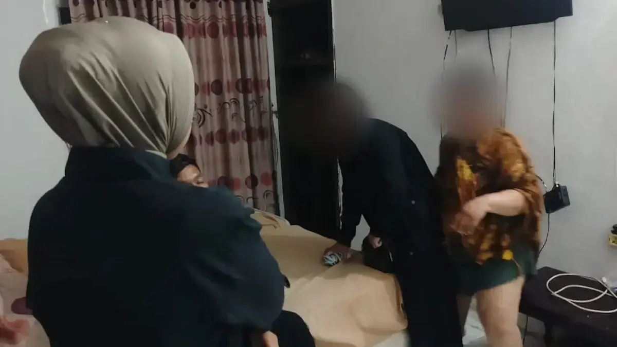 Remaja tanpa surat nikah diamankan dalam kamar hotel di Padang. (dok. Humas Pol PP Padang)