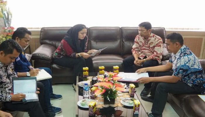 Atasi Tambang Ilegal, Bupati Dharmasraya Dukung Legalitas Tambang Rakyat