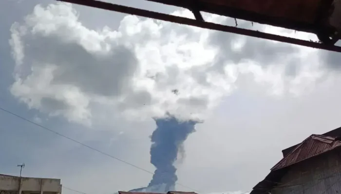 Gunung Marapi Meletus, Kolom Abu Capai 1.600 Meter