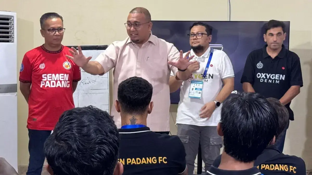 Andre Rosiade beri motivasi pemain Semen Padang FC. (dok. Radarsumbar)