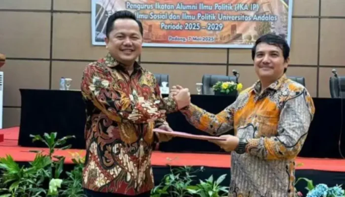 Doni Harsiva Yandra Dilantik sebagai Ketua Ikatan Alumni Ilmu Politik Unand