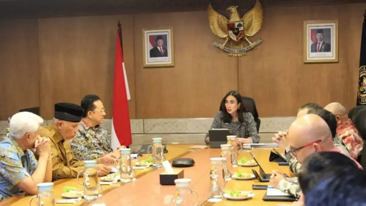 Gubernur Mahyeldi dan jajaran serta anggota DPD RI Irman Gusman mendatangi Menteri Pariwisata. (dok. adpsb)