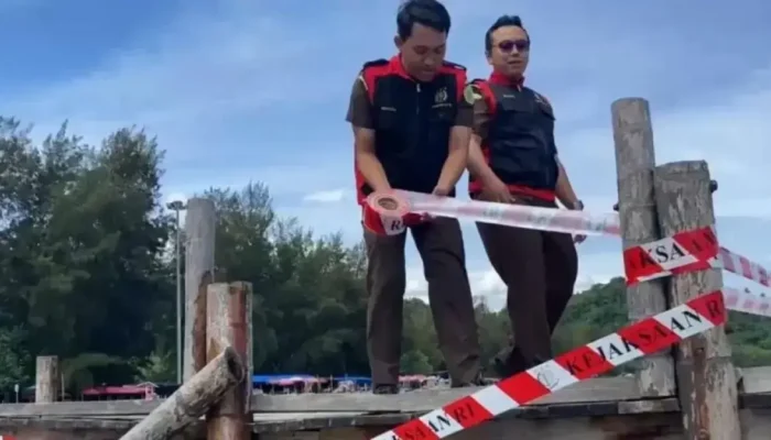 Terkait Dugaan Korupsi Rp2,9 Miliar, Kejati Sumbar Sita 3 Wahana Wisata di Pantai Air Manis