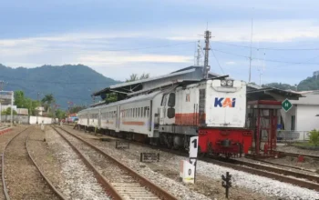 Kereta Api Si Binuang yang menjadi angkutan favorit di KAI Divre II Sumbar untuk liburan ke tempat wisata. (dok. Humas KAI)