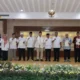 Menteri Nusron serahkan sertifikat tanah wakaf di Banten. (dok. ATR/BPN)