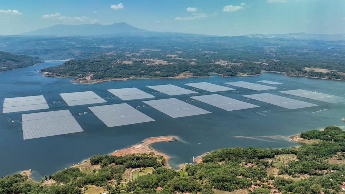 Ilustrasi PLTS Terapung Cirata 192 MWp yang merupakan PLTS terapung terbesar se-Asia Tenggara dan ketiga di dunia berada di Kabupaten Purwakarta, Jawa Barat. (dok. Humas PLN)