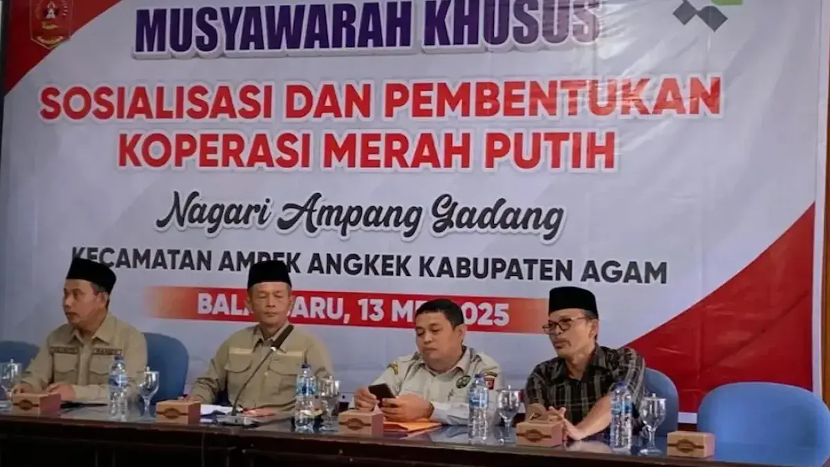 Sosialisasi dan Pembentukan Koperasi Merah Putih di Nagari Ampang Gadang, Kecamatan Ampek Angkek, Kabupaten Agam, Selasa (13/5). (Dok ANTARA/HO/Zulhefi)