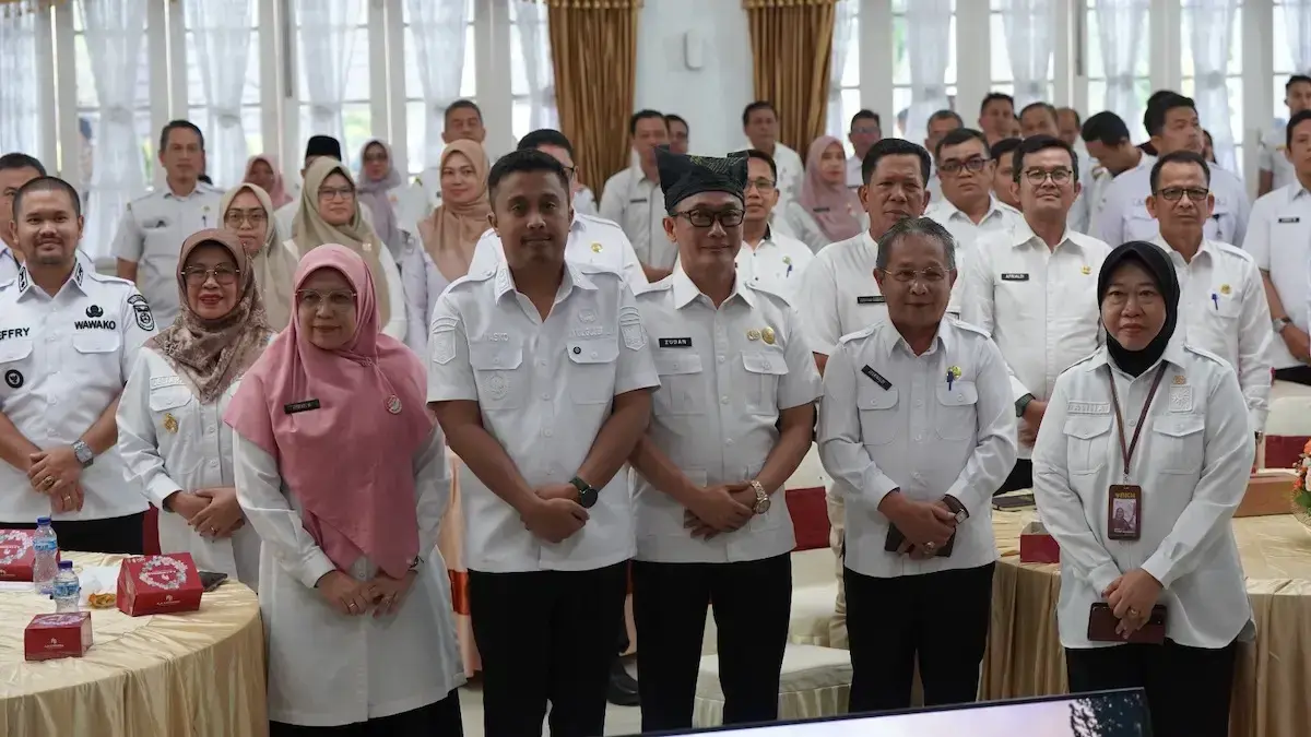 Wagub Sumbar Vasko Ruseimy saat rakor kepegawaian di Auditorium Gubernur. (dok. adpsb)