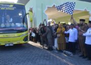 Wali Kota Padang Fadly Amran Lepas CJH Kloter 14 Padang ke Tanah Suci