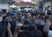 Temui PKL Permindo yang Berdemo di Rumdis, Wako Fadly Amran: Harus Masuk ke Fase VII