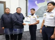 Wako Pariaman Serahkan SK PNS dan CPNS Baru, Ajak Patuhi Disiplin dalam Tugas