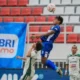 Pemain PSIS berebut bola dengan pemain PSS. (dok. Tempo)
