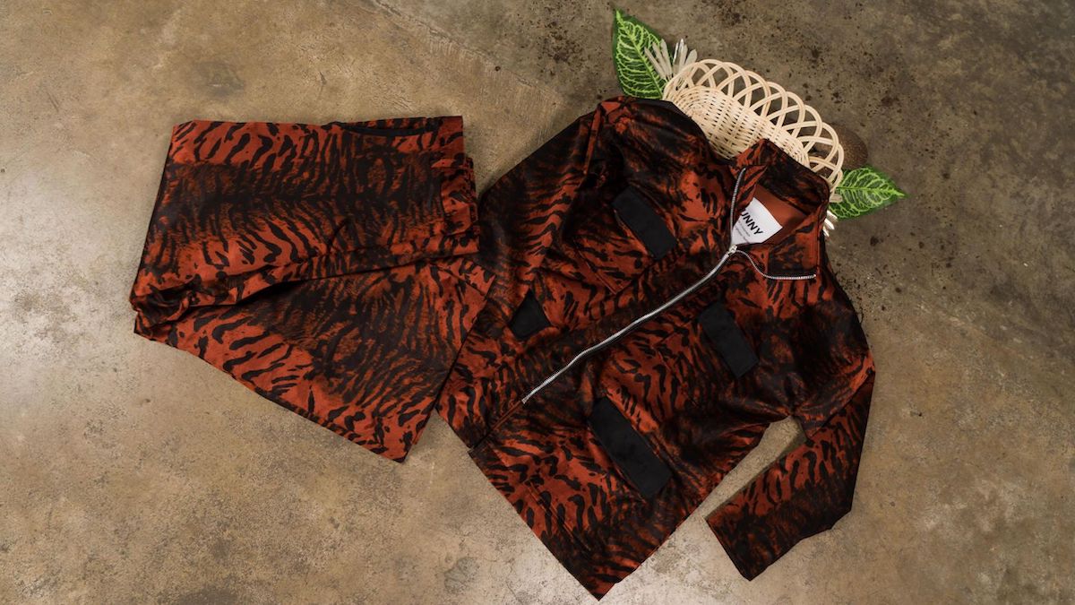 Baju karya designer muda Minang Vonny Andria dengan motif Balang Manarangi. (dok. istimewa)