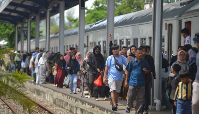 KAI Divre II Sumbar Sediakan 35.120 Tempat Duduk untuk Libur Kenaikan Isa Al-Masih