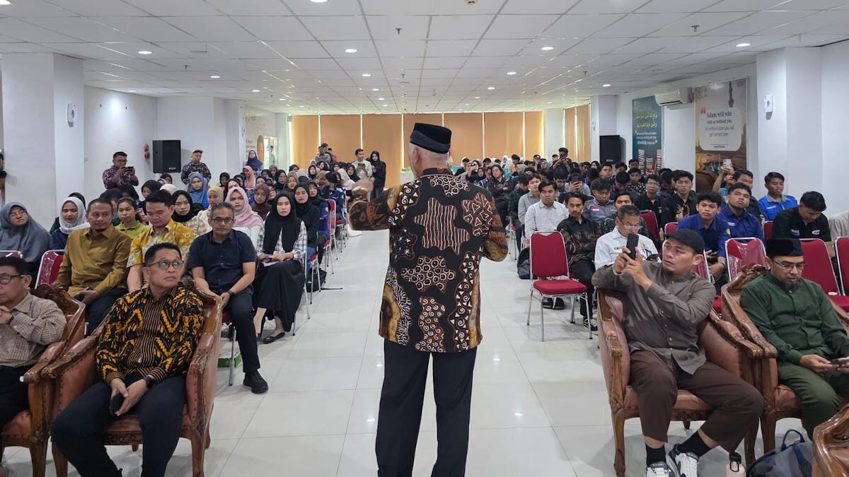 Gubernur Mahyeldi beri kuliah umum ratusan mahasiswa di Pekanbaru. (dok. adpsb)
