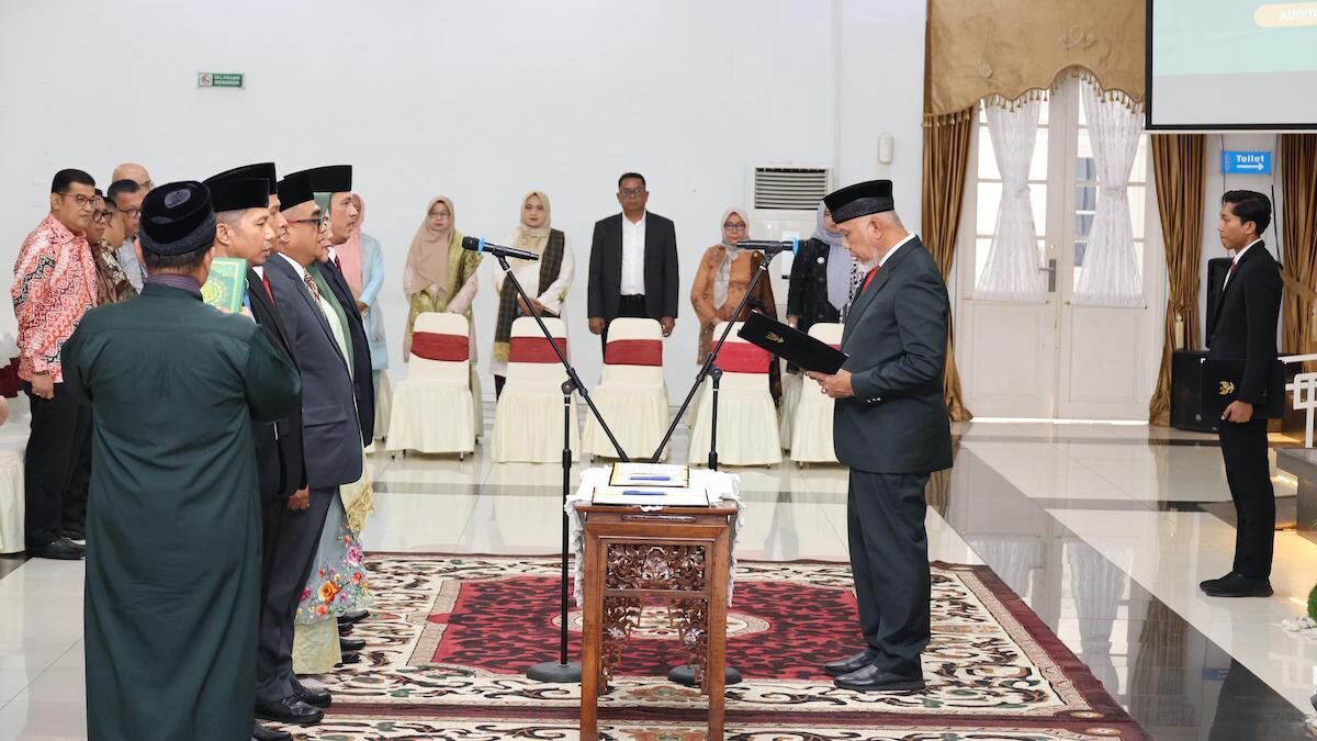 Gubernur Mahyeldi lantik pejabat tinggi pratama di lingkungan Pemprov Sumbar. (dok. istimewa)