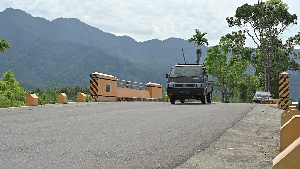 Gubernur Mahyeldi resmikan Jembatan Kurambik. (dok. adpsb)