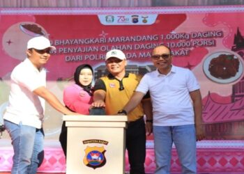 HUT Bhayangkara ke-79, Polda Sumbar Sajikan 10.000 Porsi Rendang untuk Masyarakat
