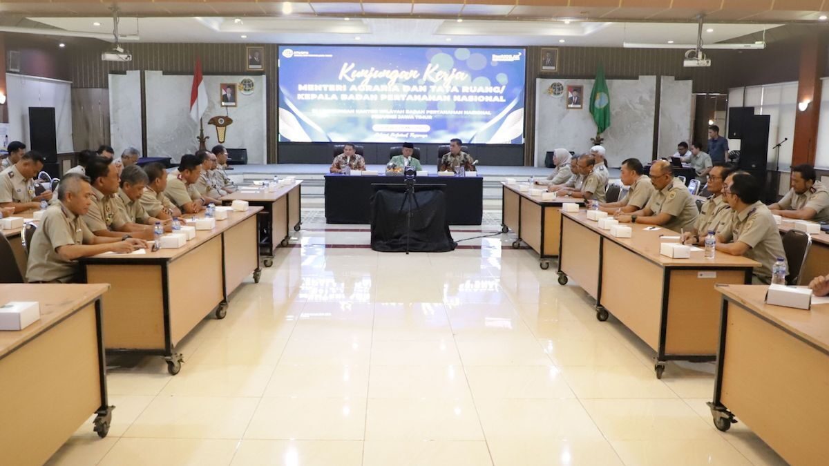 Menteri Nusron beri arahan di Kanwil BPN Jawa Timur. (dok. ATR/BPN)