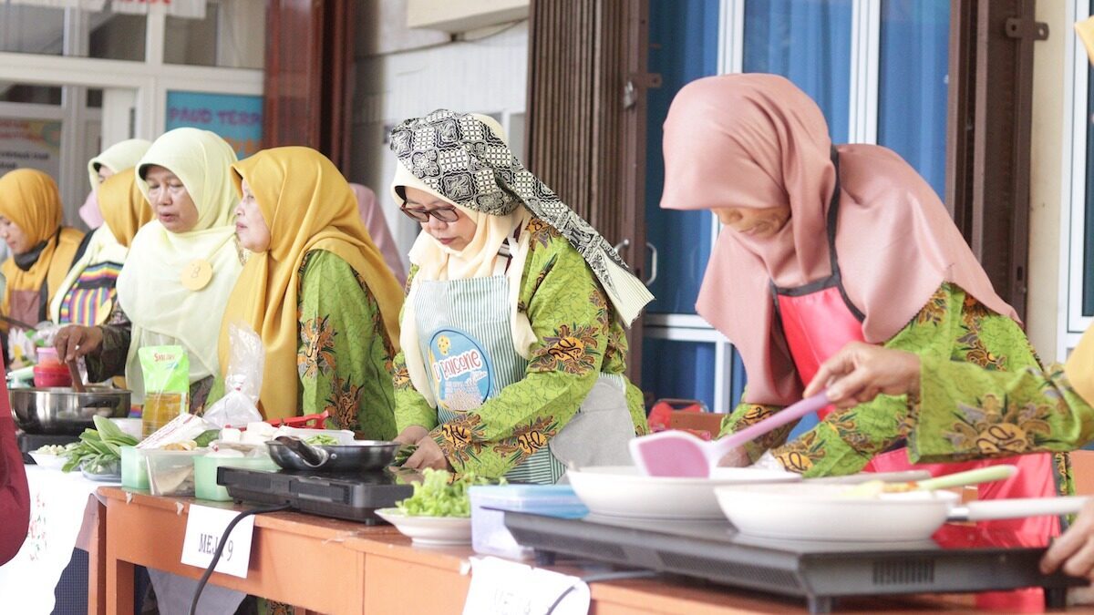 Milad Panti Asuhan Aisyiyah ke-108 dimeriahkan oleh lomba masak pakai kompor induksi. (dok. Humas PLN)