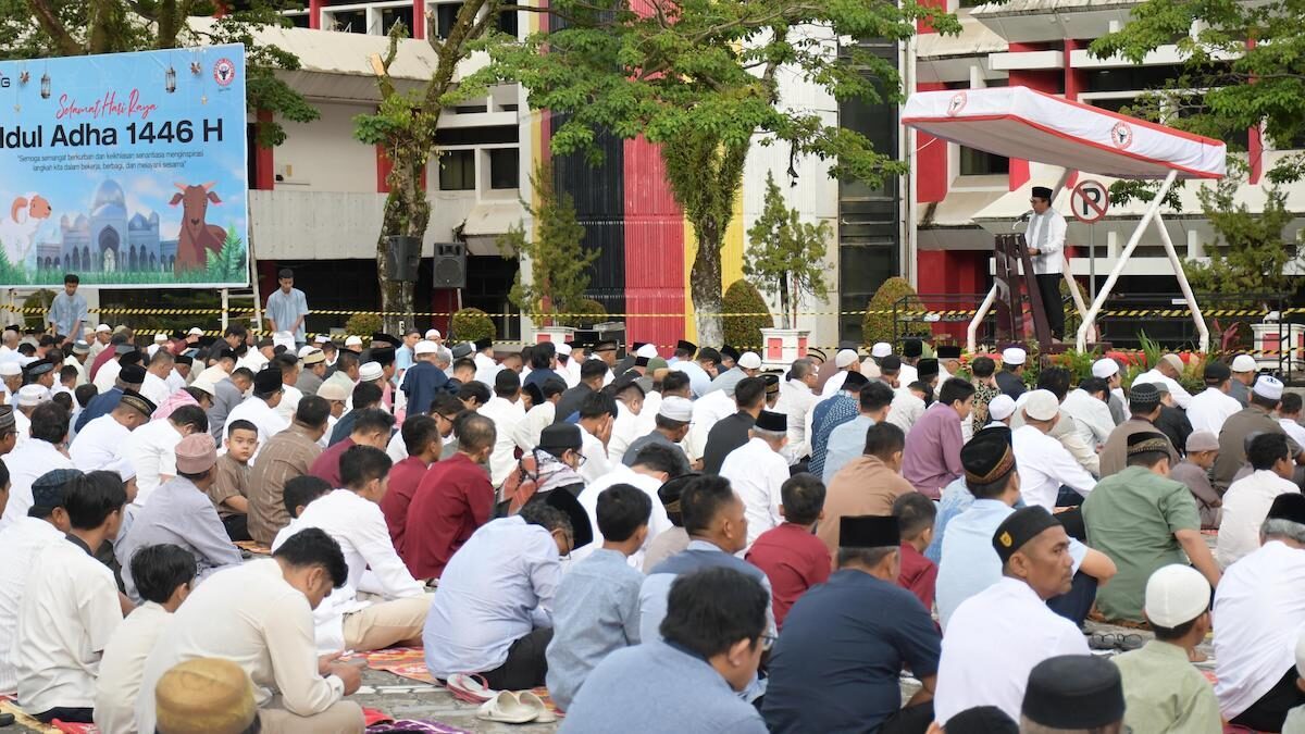 Salat Idul Adha di Plaza Semen Padang. (dok. Humas)