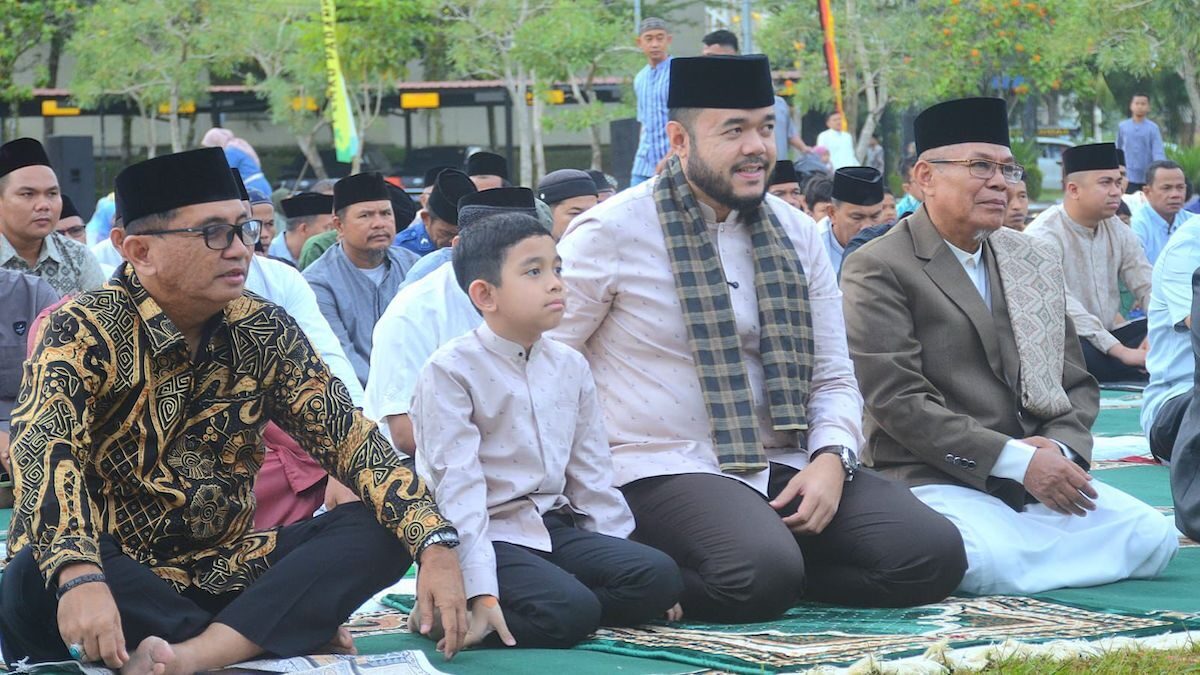 Wako Fadly Amran Salat Idul Adha di lapangan Apeksi Balaikota Padang. (dok. Prokopim)