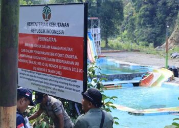 Kemenhut tutup TWA Megamendung, Tanah Datar. (dok. Antara/Muhammad Zulfikar)