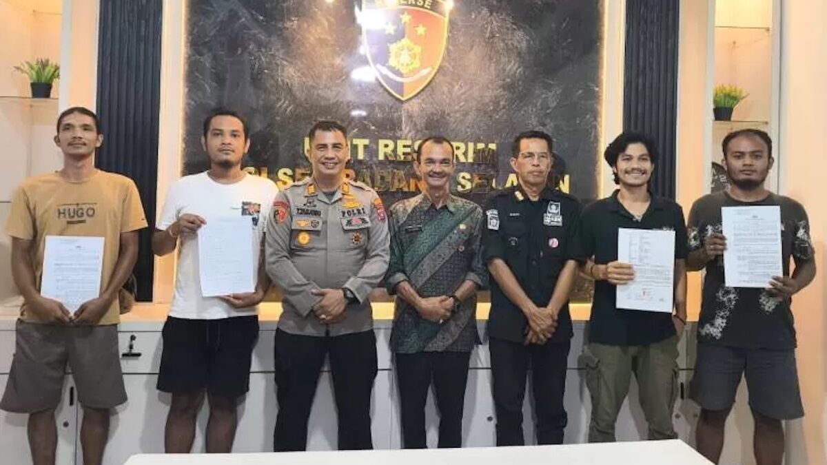 Empat pelaku pungli di Pantai Air Manis diamankan polisi. (dok. istimewa)