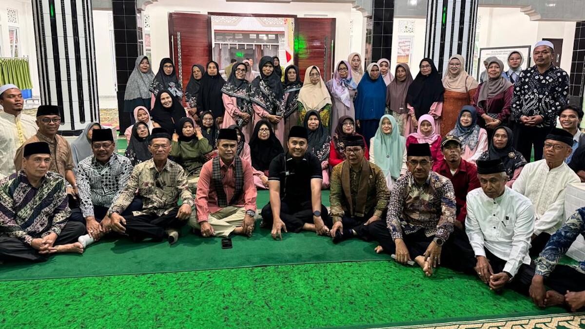 Wagub Vasko diskusi bersama masyarakat untuk peresmian kembali Masjid Mujahiddin Tilatang Kamang. (dok. adpsb)