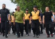 Wako Fadly Amran Hadiri Kegiatan Olahraga Bersama untuk Menyambut Hari Bhayangkara ke-79 di Padang