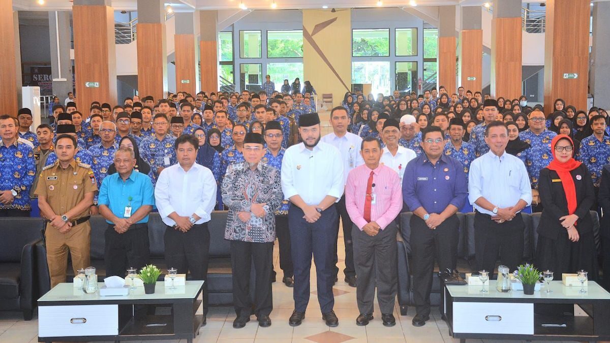 Wako Fadly Amran saat menghadiri orientasi CPNS ke kantor kelurahan di Padang. (dok. istimewa)