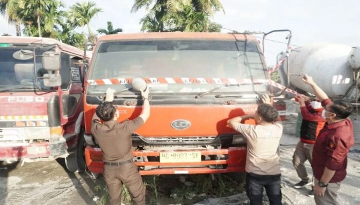 Kejati Sumbar Sita Dump Truck Milik Tersangka Korupsi Dana Operasional Perumda PSM