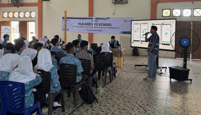 PLN ULP Lintau Hadir di SMA N 1 Lintau Buo dengan Edukasi Listrik dan Digitalisasi Layanan