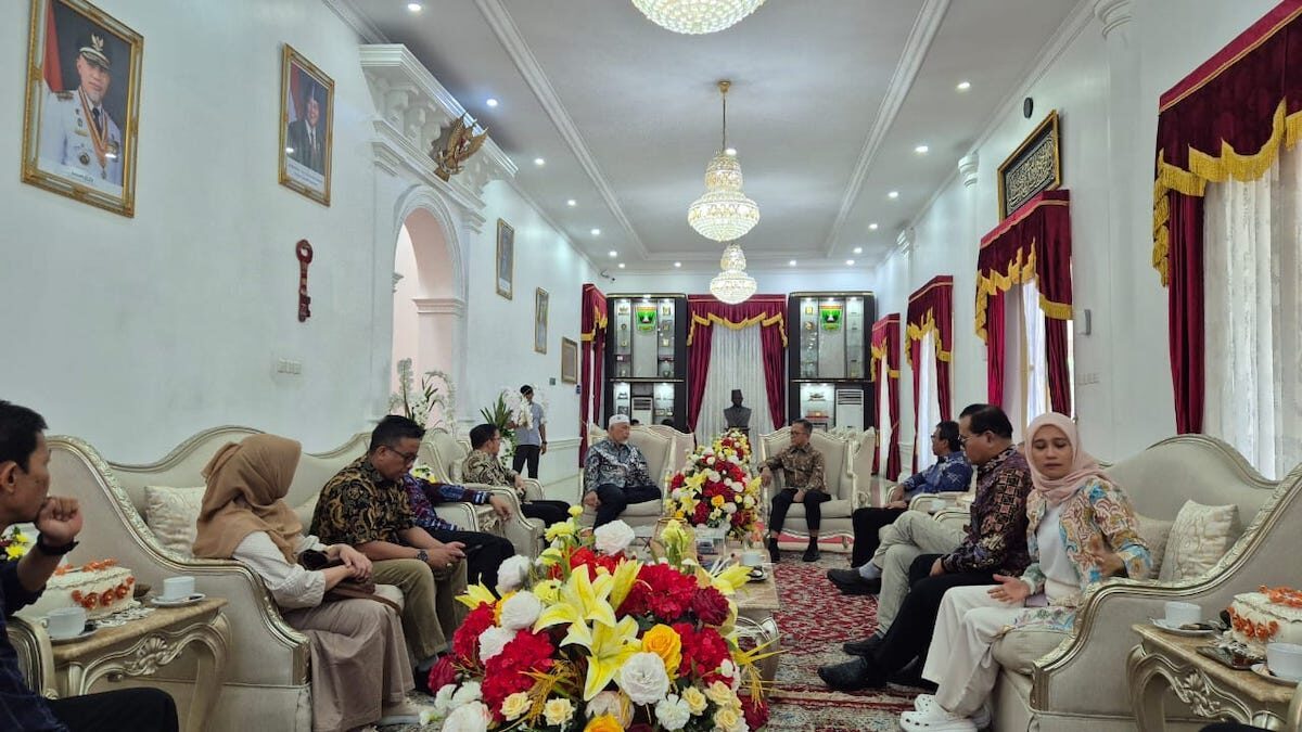 Eks DIrut Semen Padang pamit dengan Gubernur Sumbar. (dok. adpsb)